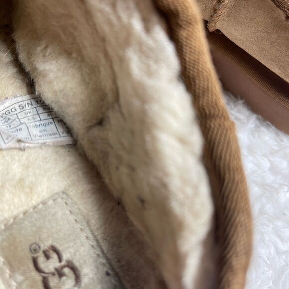 UGG Classic suede tan slippers plush wool lining and thick rubber soles Size 10 - Picture 10 of 11